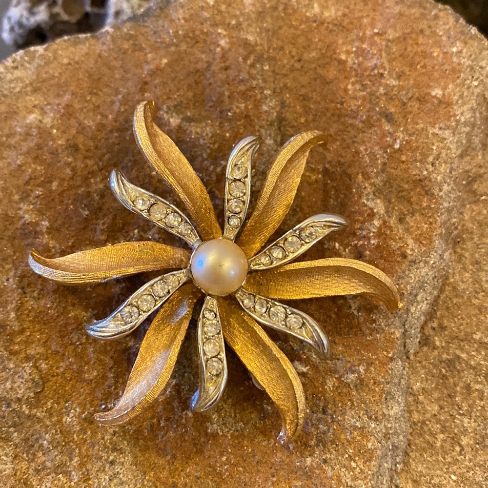 ❄️Vintage women’s brooch